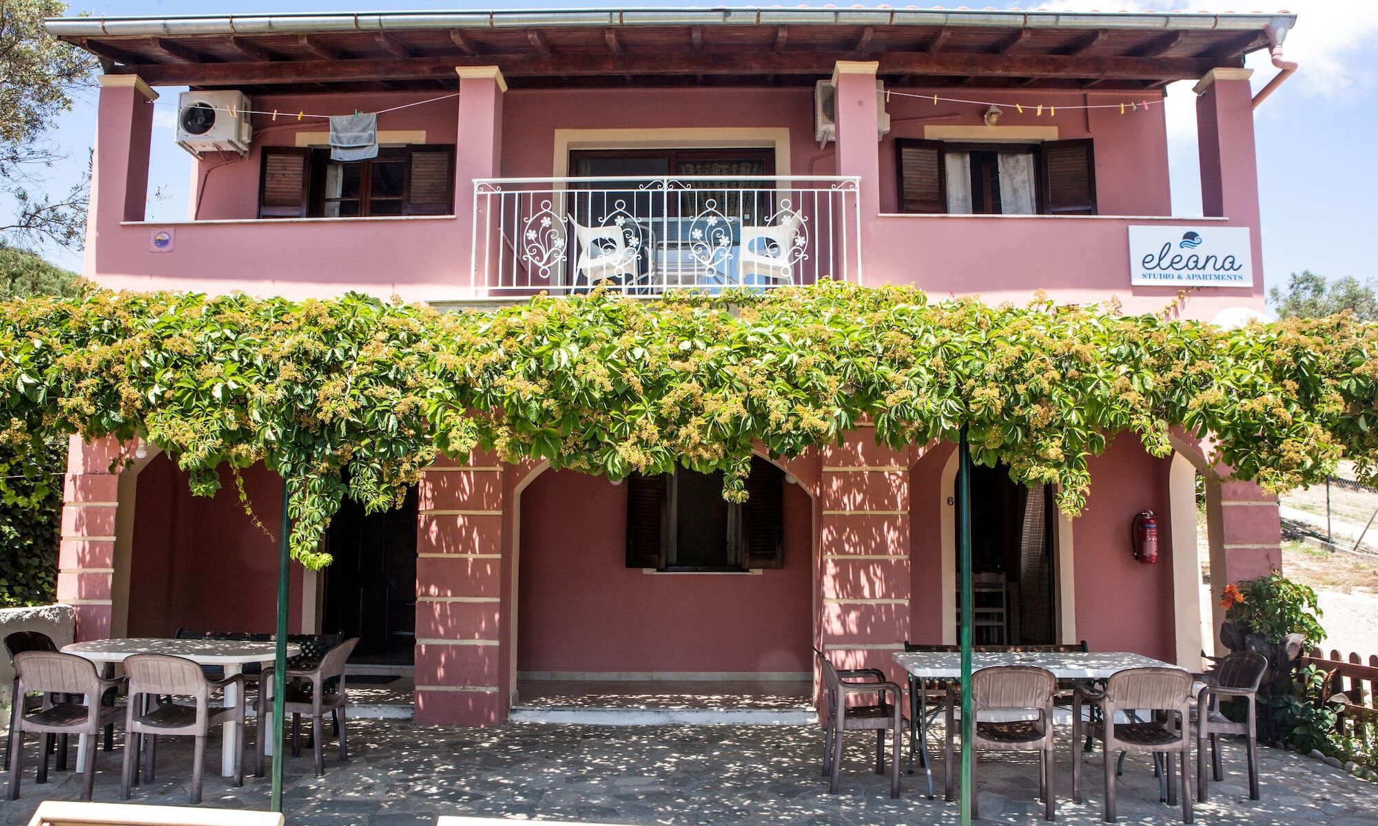 Eleana Apartments And Studios Agios Georgios  Bagian luar foto