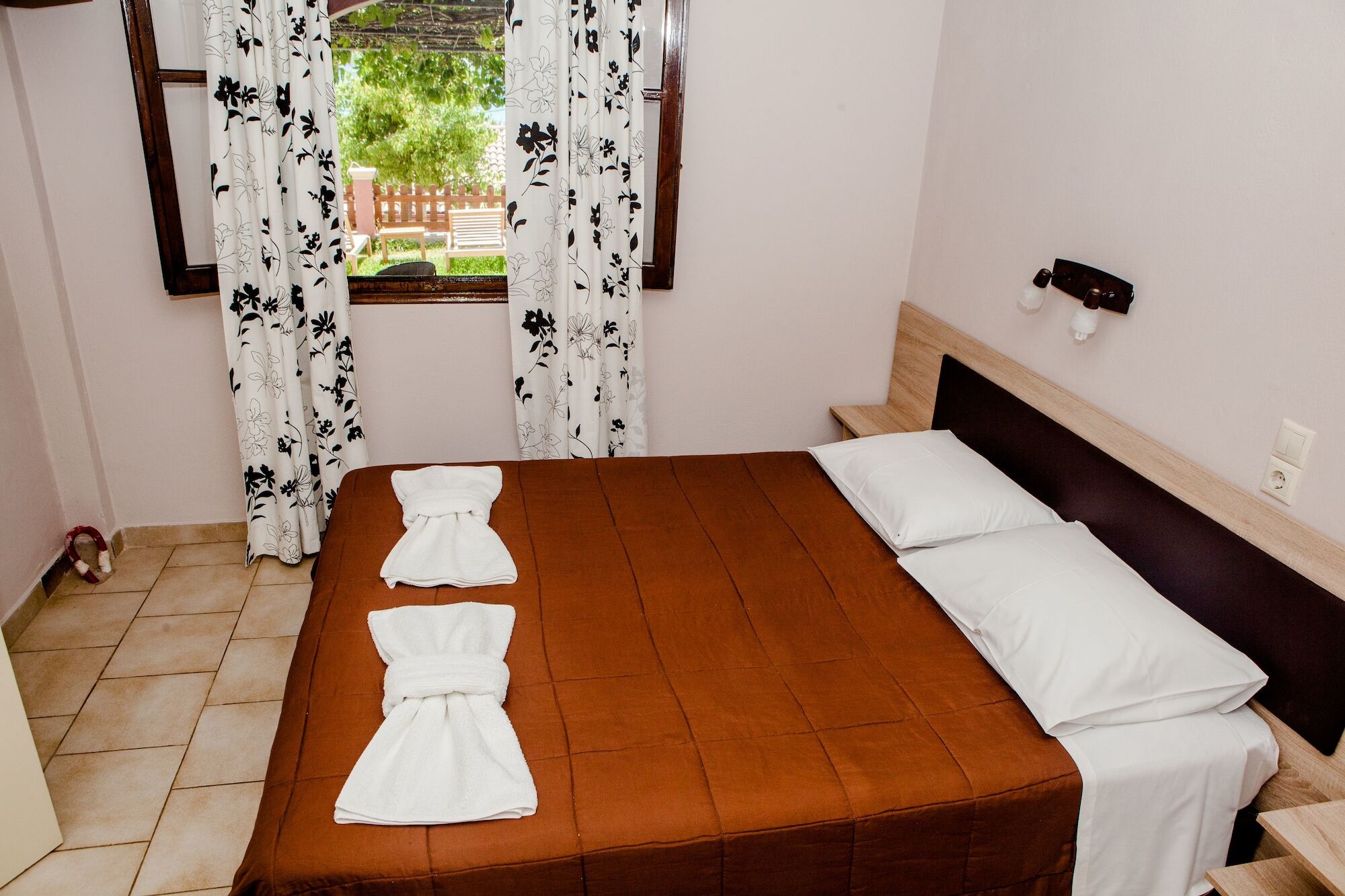 Eleana Apartments And Studios Agios Georgios  Bagian luar foto